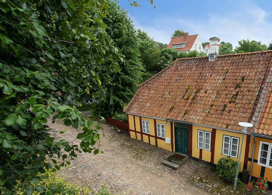 Idyllisk, Historisk Byhus Ved Fjorden I Mariager Exterior photo