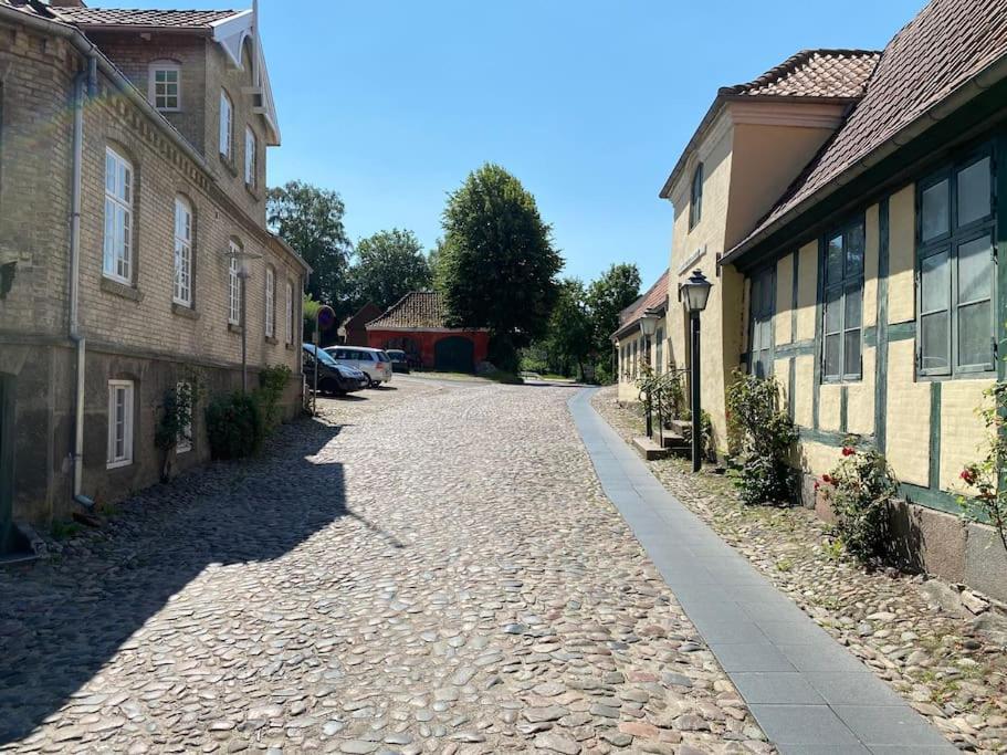 Idyllisk, Historisk Byhus Ved Fjorden I Mariager Exterior photo